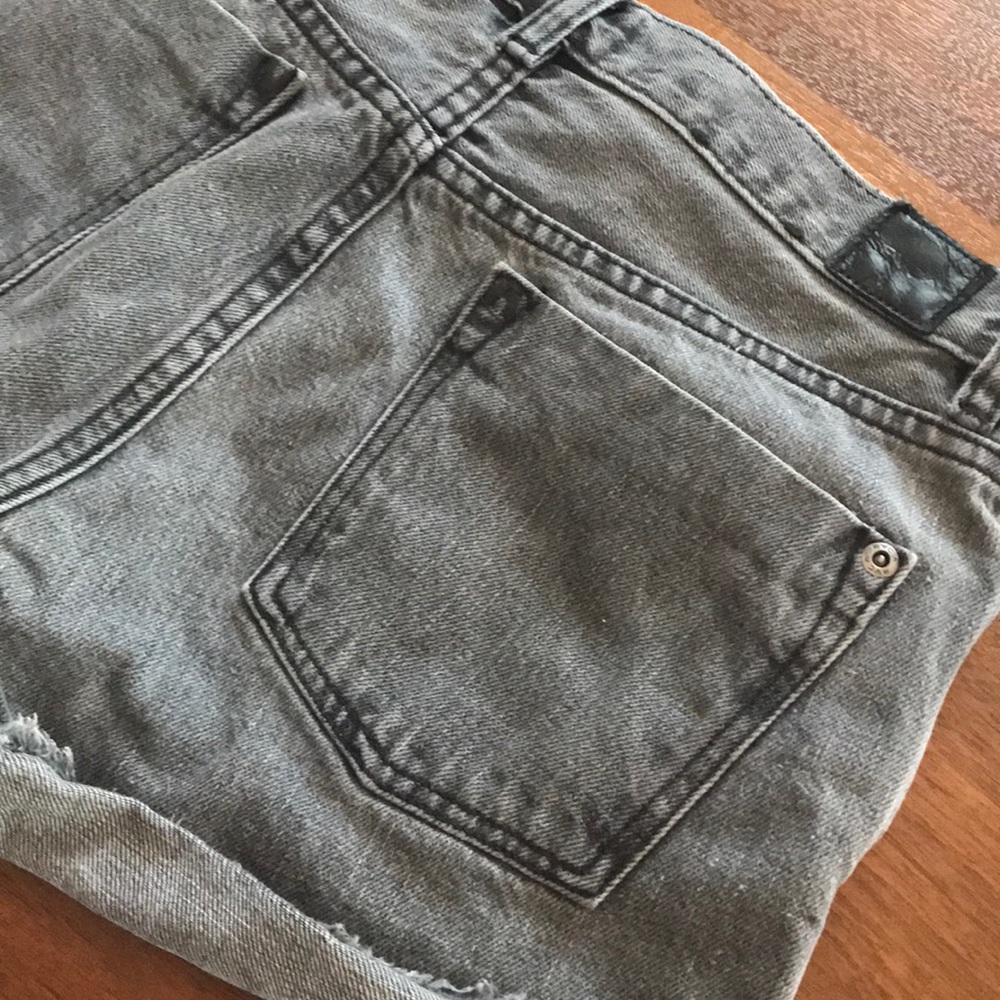 Shorts - Picture 4 of 4